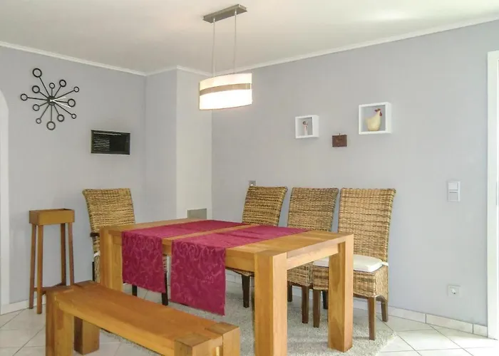 דירה Cozy In With Wifi