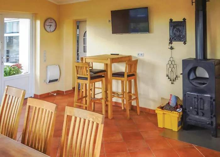 דירה Cozy In With Wifi